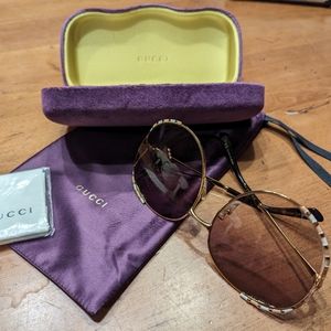 GUCCI oversized sunglasses! NWOT Gold with flesh and white inlay detail.